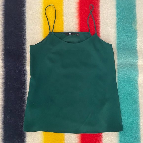 Uniqlo women's dark green camisole tank with thin spaghetti straps - Picture 2 of 3